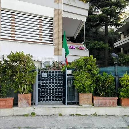 Monocamera Con Terrazzogiardino -studette -zona Panoramica Posillipo 아파트