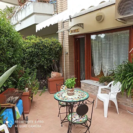 Apartment Monocamera Con Terrazzogiardino -studette -zona Panoramica Posillipo Naples