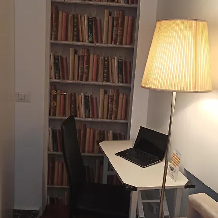 Monocamera Con Terrazzogiardino -studette -zona Panoramica Posillipo *