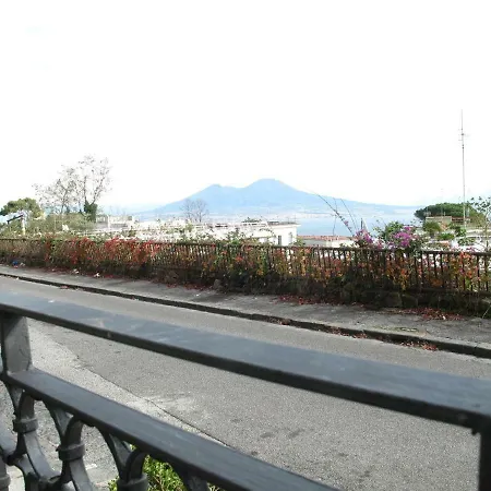 아파트 Monocamera Con Terrazzogiardino -studette -zona Panoramica Posillipo