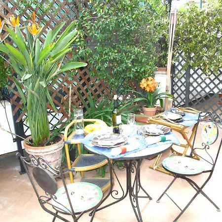 Monocamera Con Terrazzogiardino -studette -zona Panoramica Posillipo 아파트 나폴리