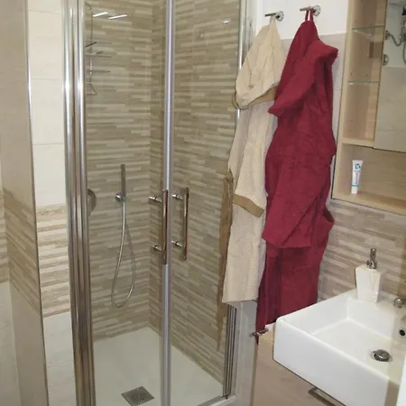 아파트 Monocamera Con Terrazzogiardino -studette -zona Panoramica Posillipo *