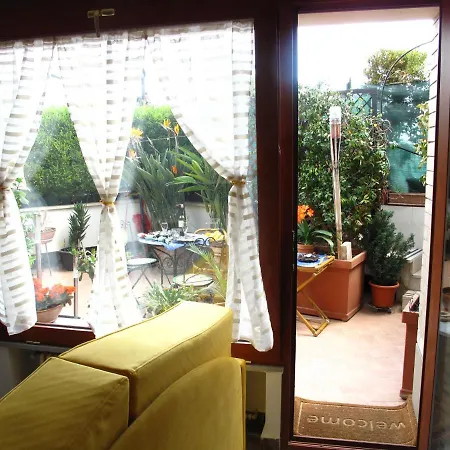 Monocamera Con Terrazzogiardino -studette -zona Panoramica Posillipo Apartment Naples