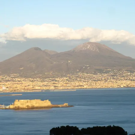 Monocamera Con Terrazzogiardino -studette -zona Panoramica Posillipo *