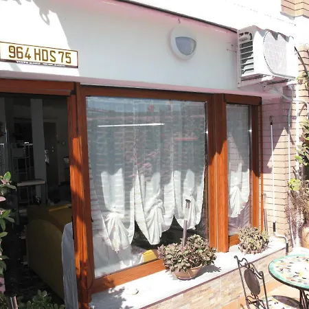 Monocamera Con Terrazzogiardino -studette -zona Panoramica Posillipo 아파트